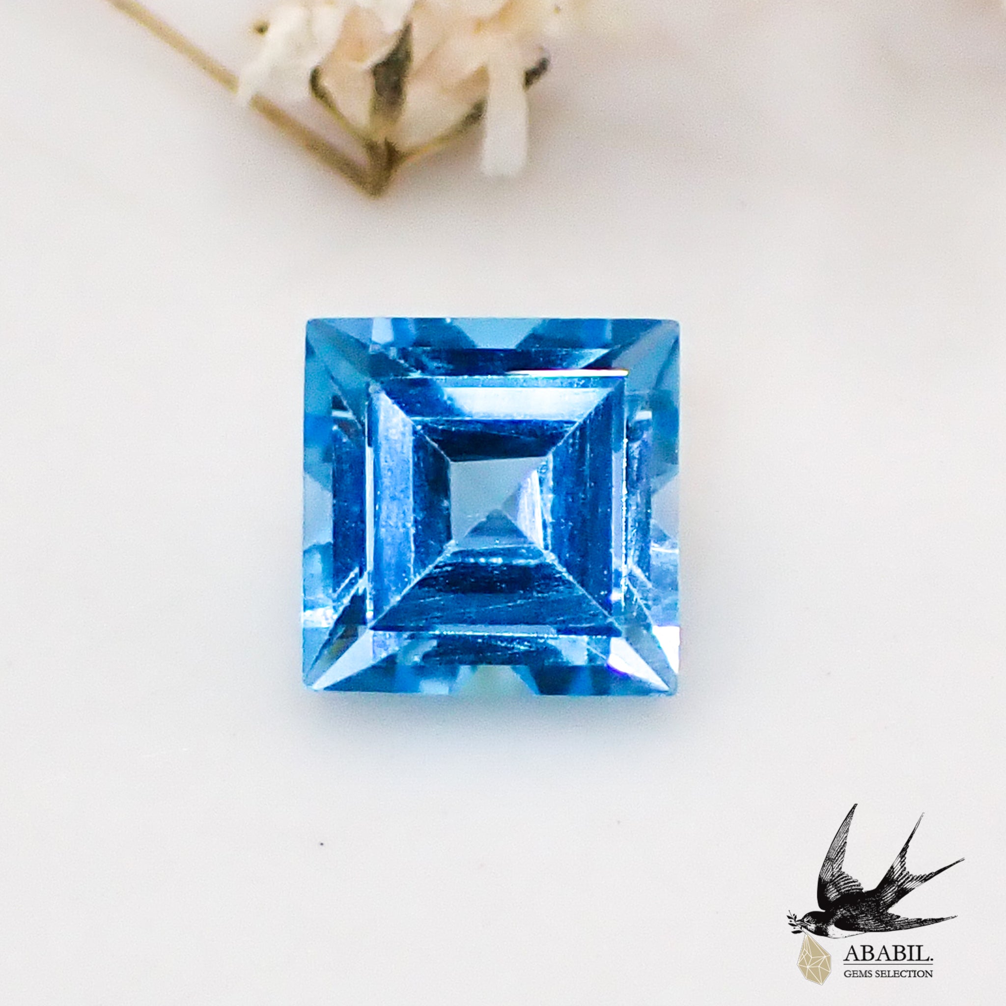 天然スイスブルートパーズ0.84ct【ブラジル】 輝か、クリアなブルー – ABABIL.gems