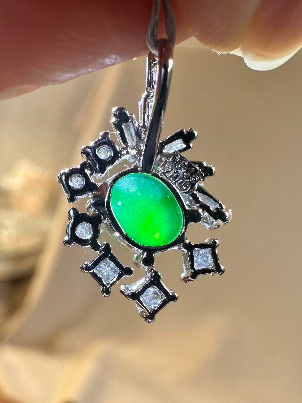 【美品】Pt900 翡翠 6×5mm ダイヤモンド ペンダント