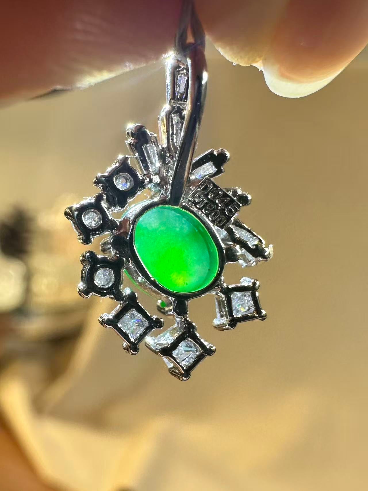 【美品】Pt900 翡翠 6×5mm ダイヤモンド ペンダント