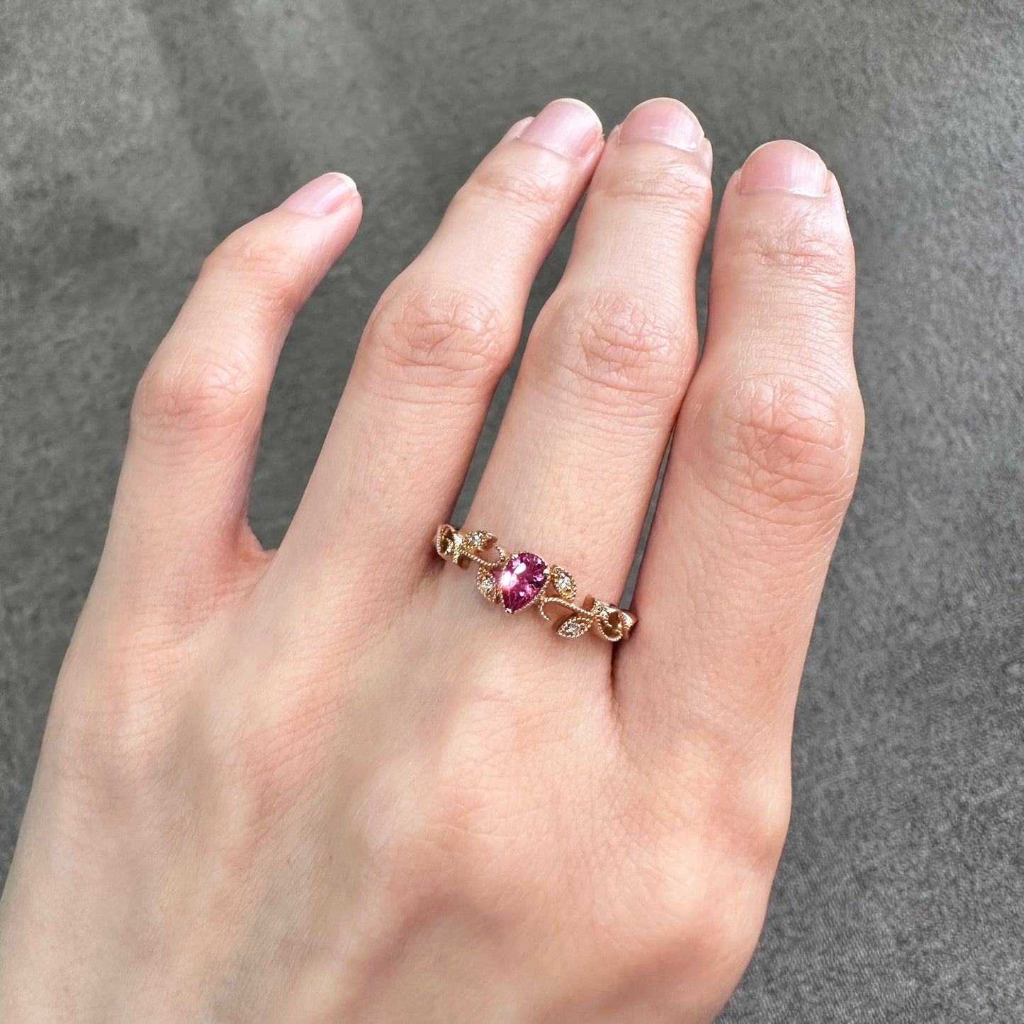 【K18】ピンクトルマリン 0.213ct 葉モチーフ デザイン リング