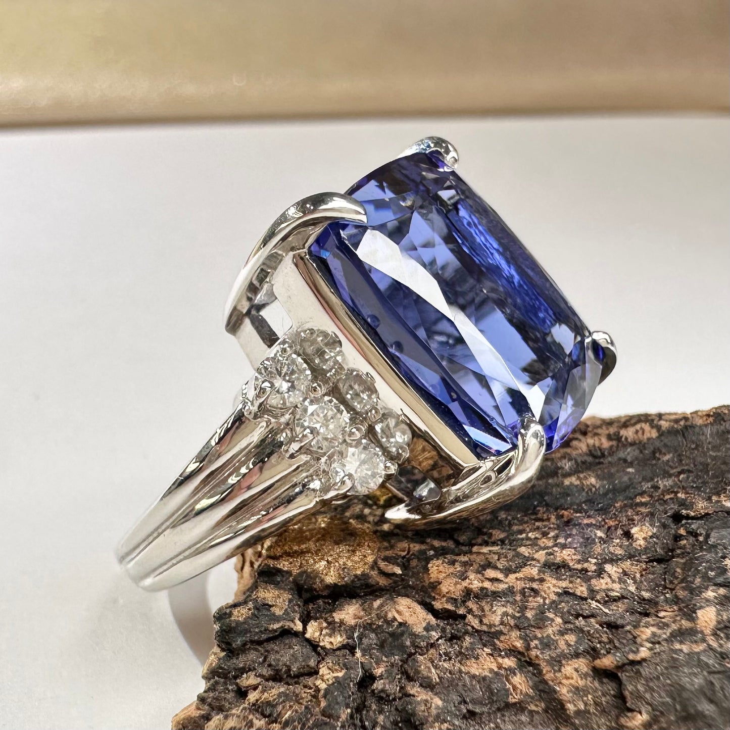 【美品】PT900 タンザナイト 15.48ct 大粒 リング