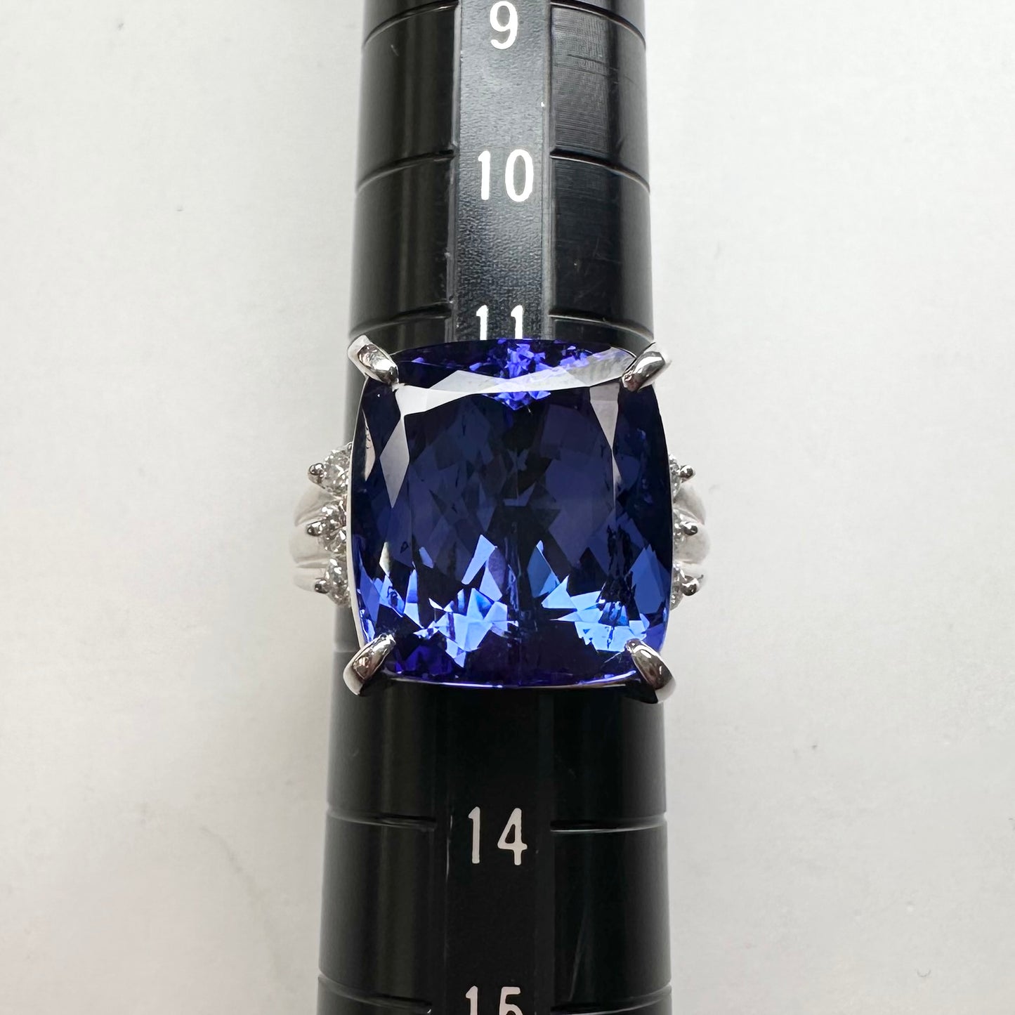 【美品】PT900 タンザナイト 15.48ct 大粒 リング