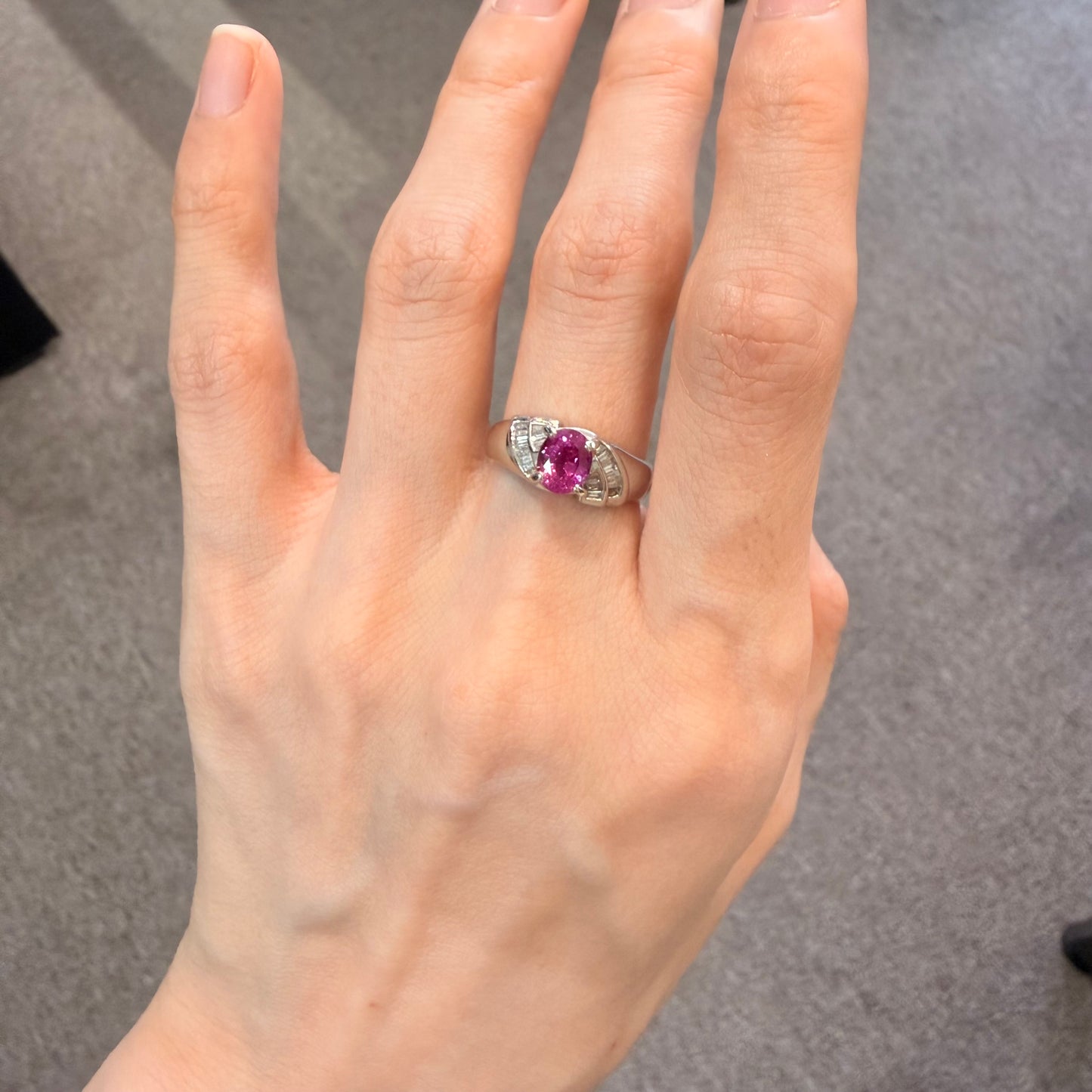 【K18】天然ピンクサファイアリング 1.09ct × バゲットダイヤ　リング