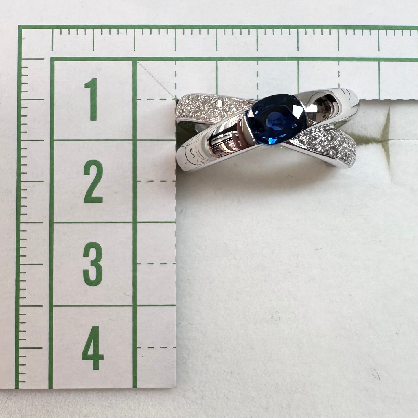 【美品】PT900 サファイア 0.7ct リング 交叉リボン風フォルム