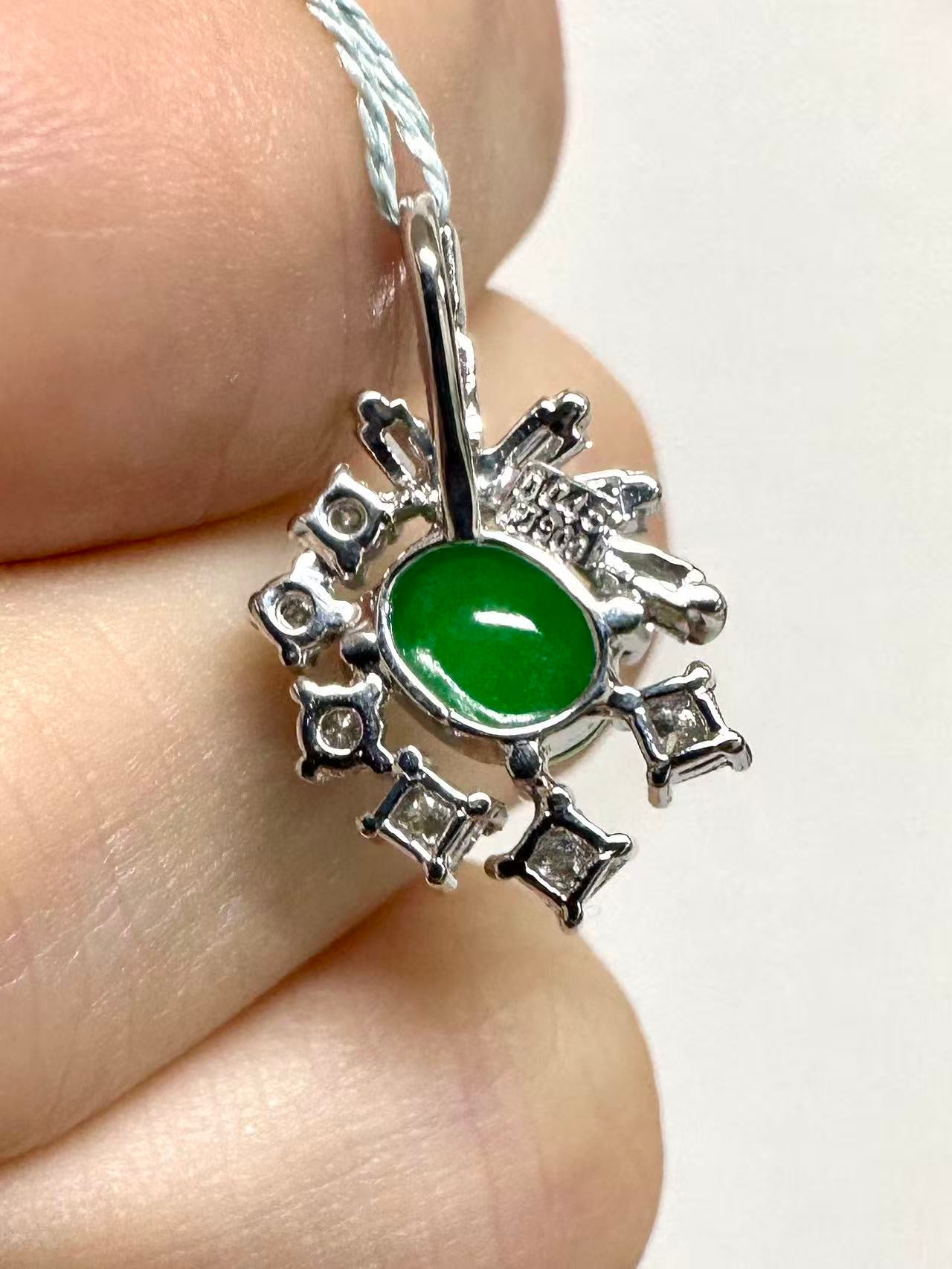 【美品】Pt900 翡翠 6×5mm ダイヤモンド ペンダント