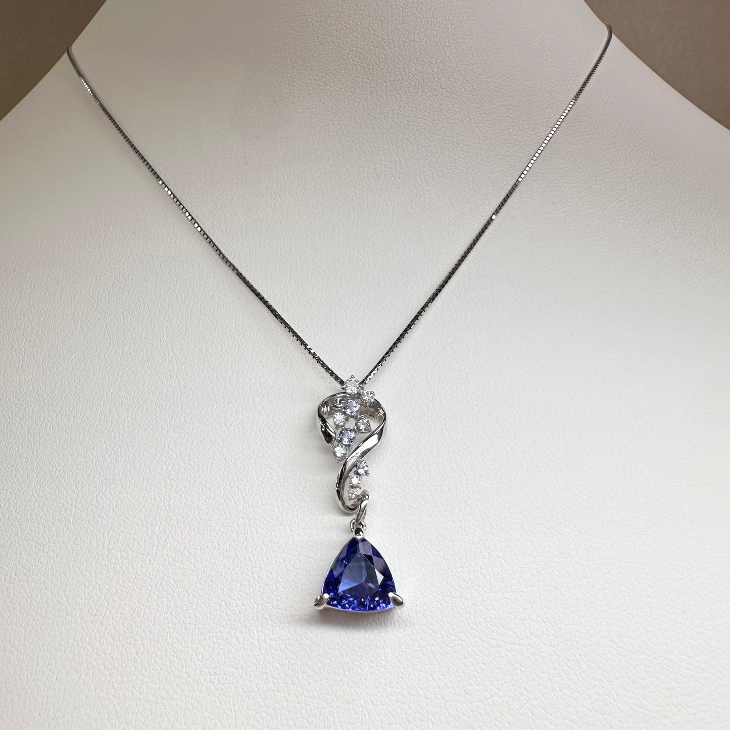 【K18】タンザナイト 1.61ct デザイン ネックレス