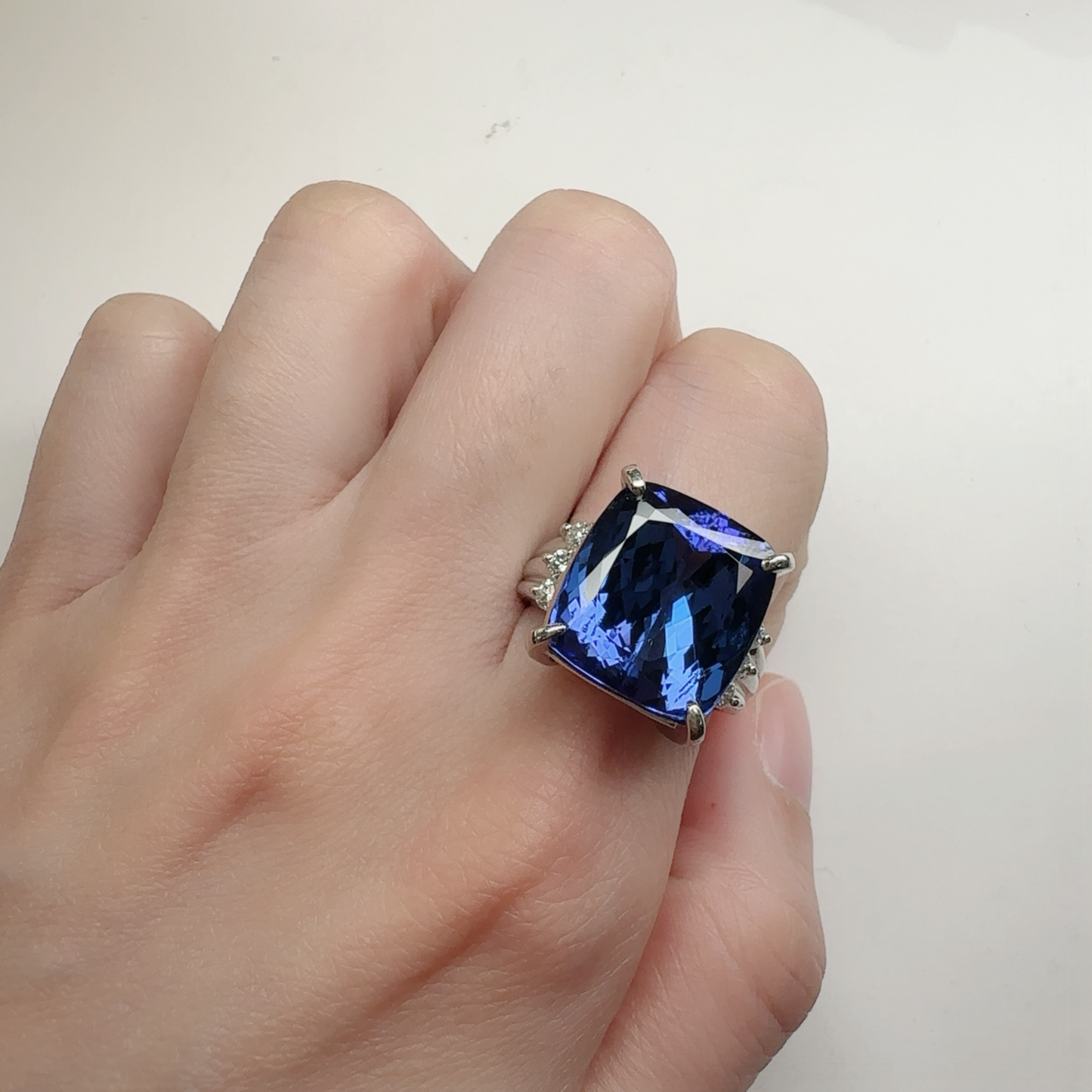 【美品】PT900 タンザナイト 15.48ct 大粒 リング