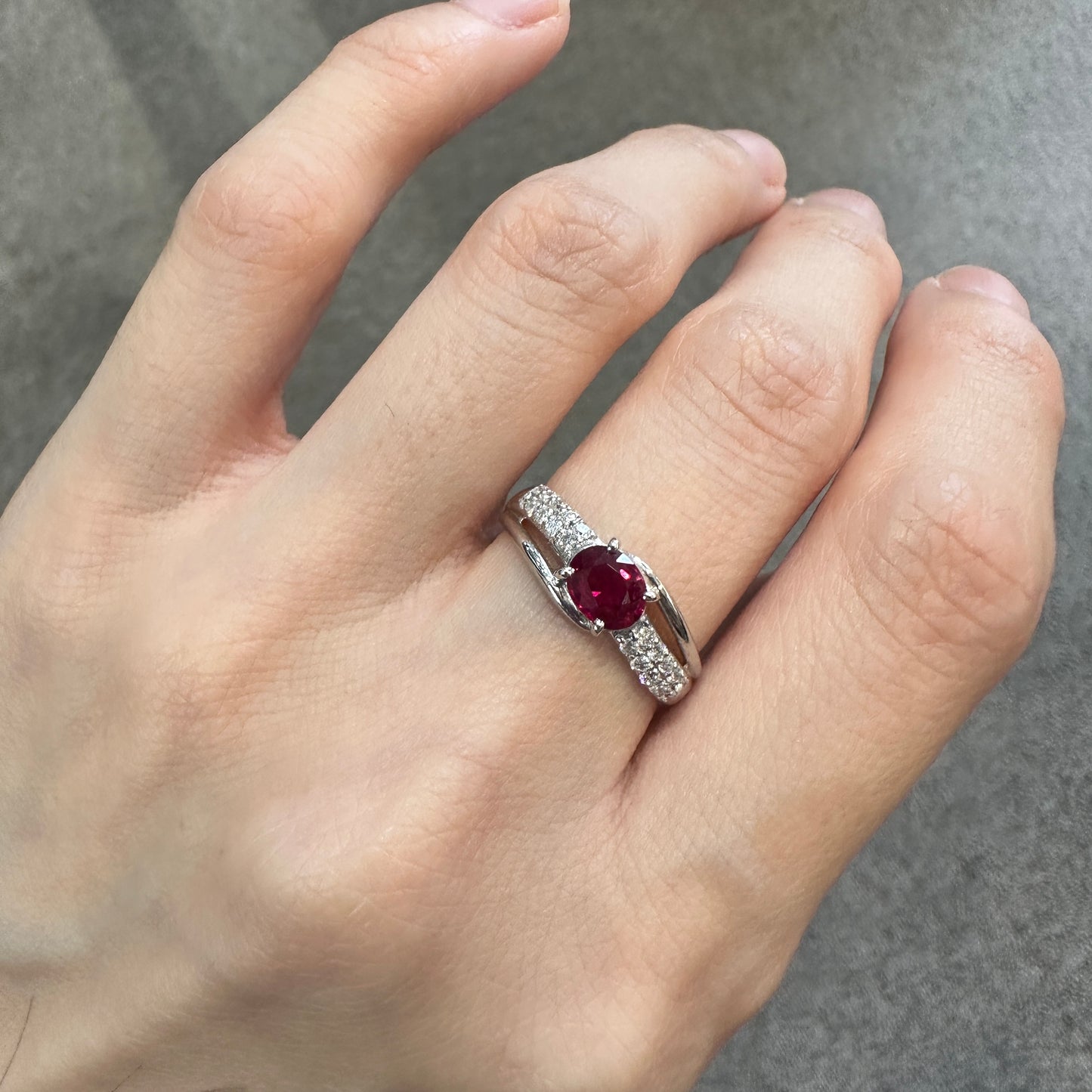 【美品】PT900 ルビー 0.75ct リング ダイヤ