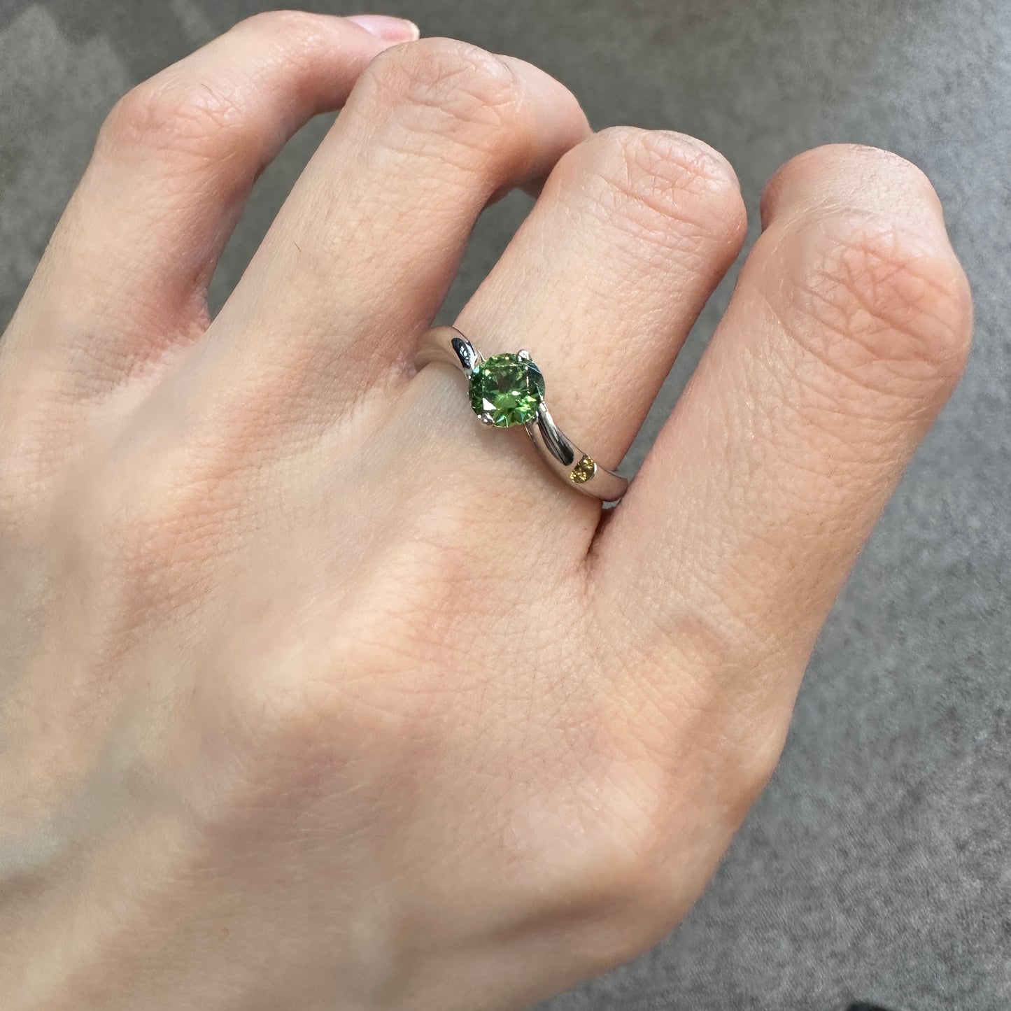 【美品】PT900 デマントイドガーネット 0.59ct リング