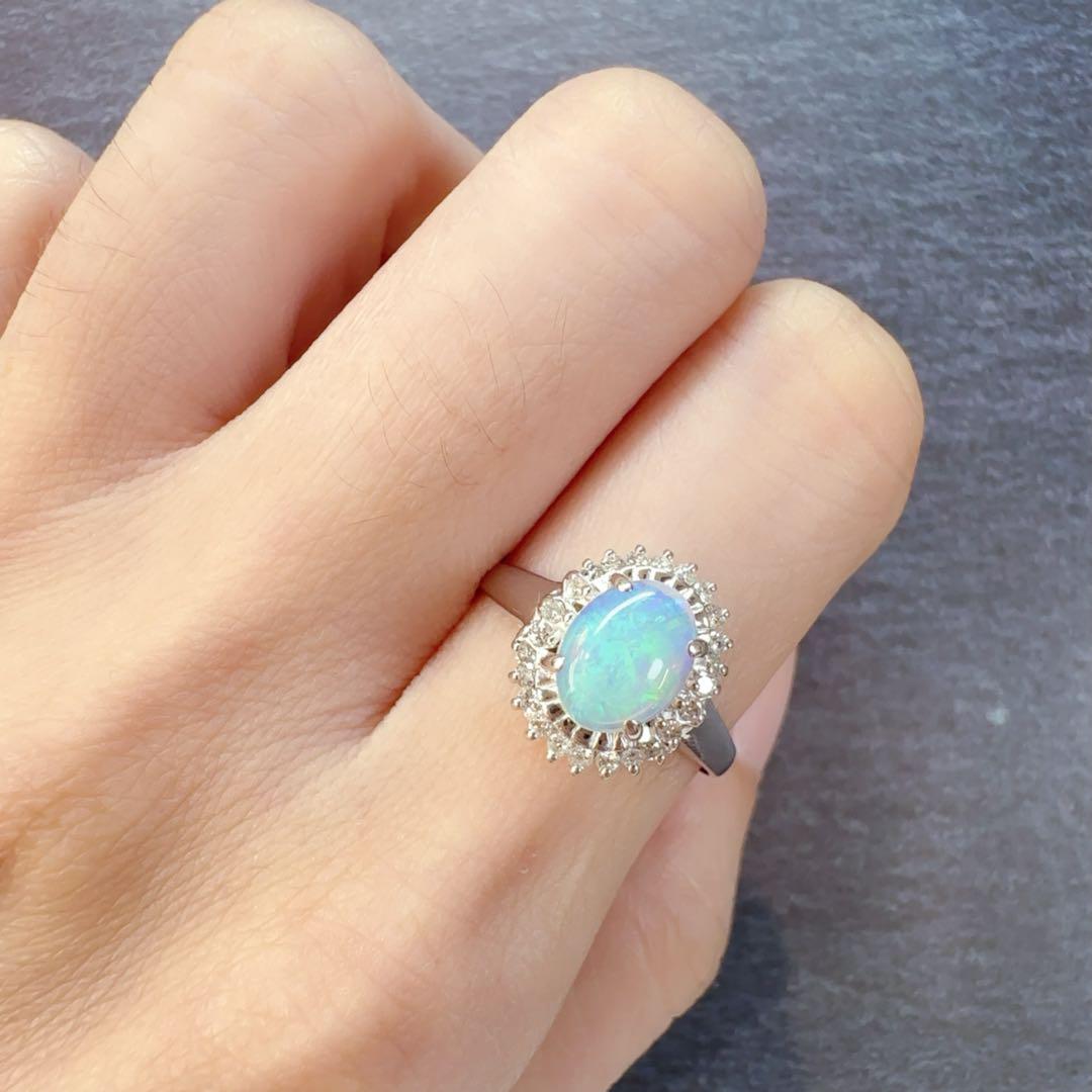 【K18WG】オーストラリア産オパール 0.60ct ダイヤモンド取巻きリング