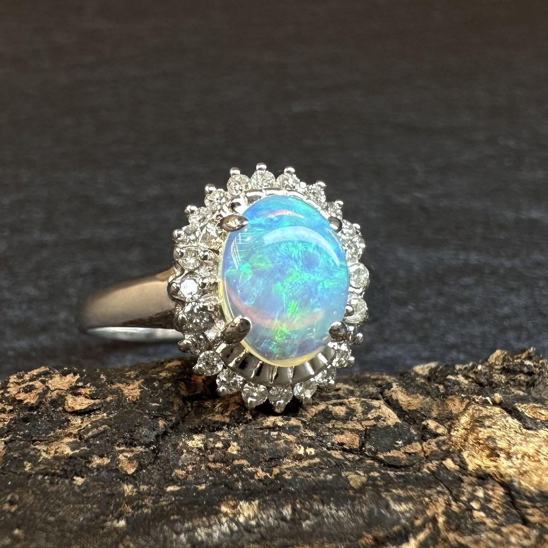 【K18WG】オーストラリア産オパール 0.60ct ダイヤモンド取巻きリング
