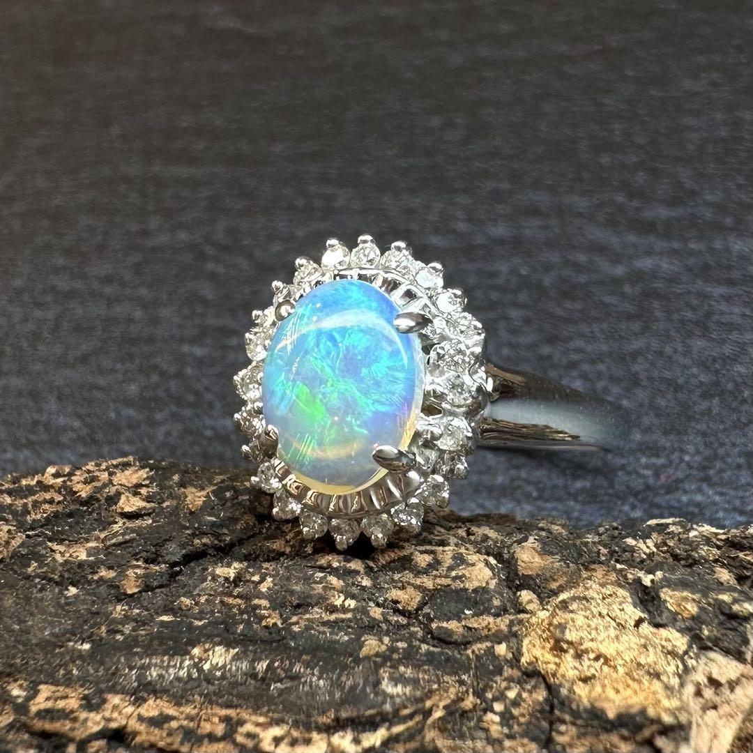 【K18WG】オーストラリア産オパール 0.60ct ダイヤモンド取巻きリング