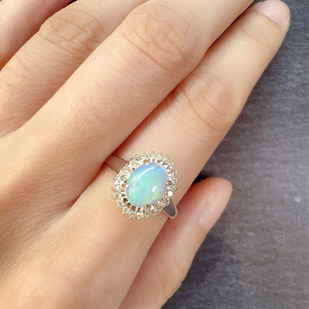【K18WG】オーストラリア産オパール 0.60ct ダイヤモンド取巻きリング