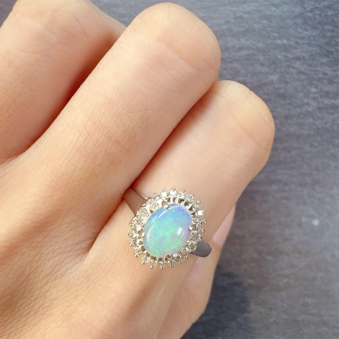 【K18WG】オーストラリア産オパール 0.60ct ダイヤモンド取巻きリング