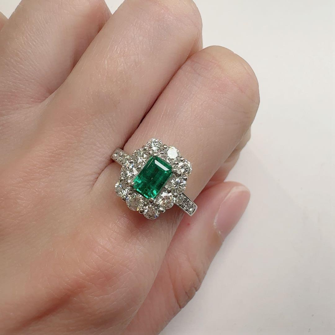 【美品】PT900 エメラルド 0.79ct リング