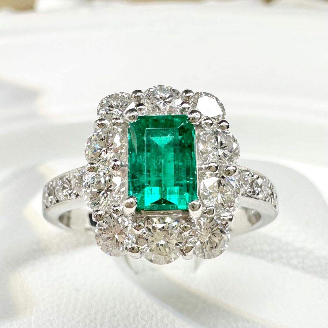 【美品】PT900 エメラルド 0.79ct リング