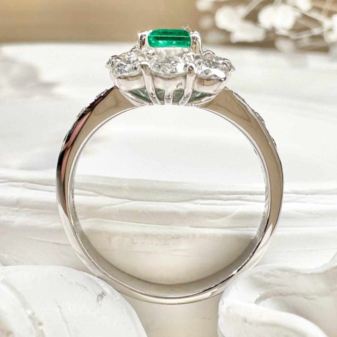 【美品】PT900 エメラルド 0.79ct リング