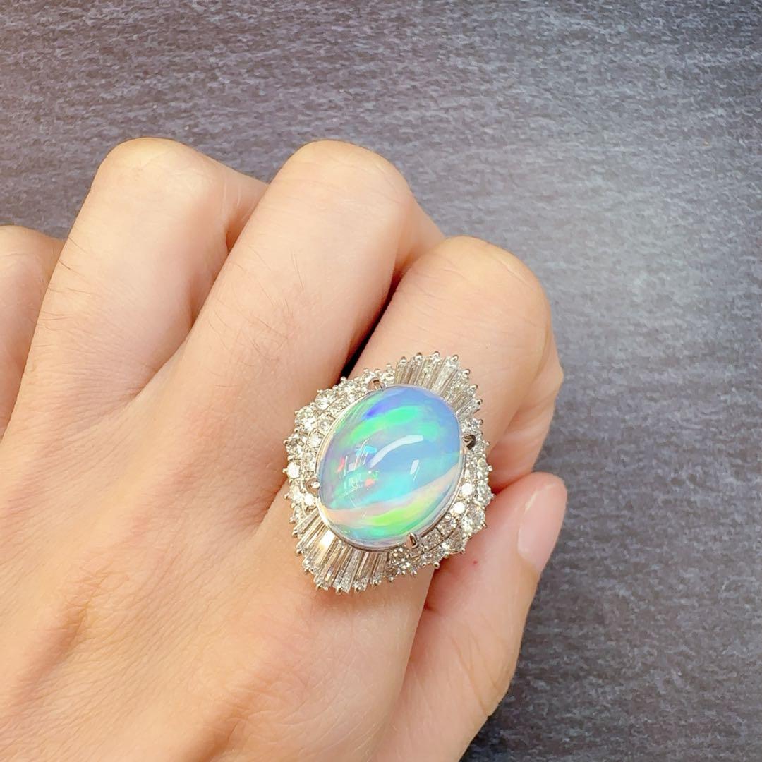 【美品】PT900 ウォーターオパール 7.79ct リング ダイヤ取巻き