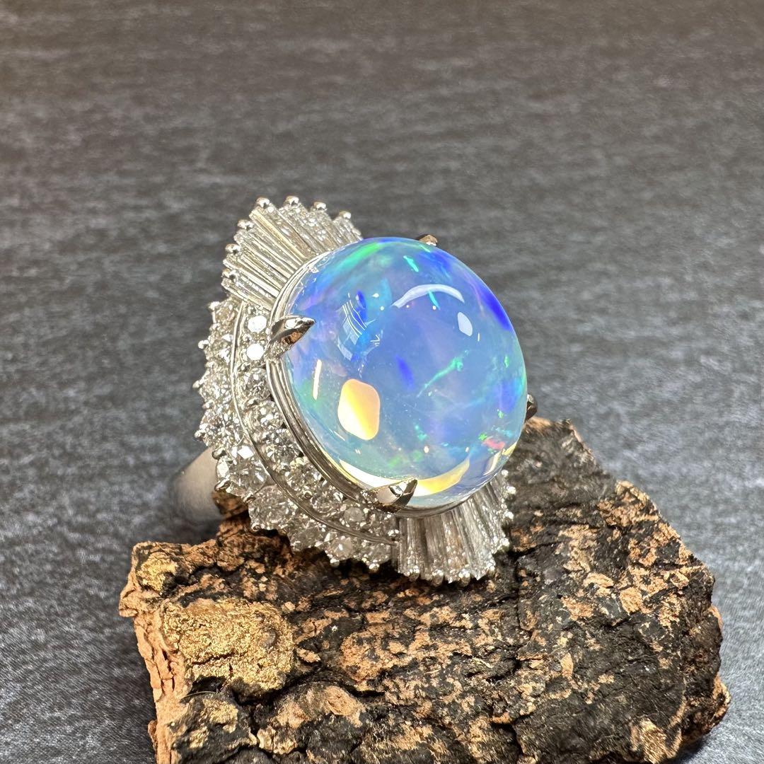 【美品】PT900 ウォーターオパール 7.79ct リング ダイヤ取巻き
