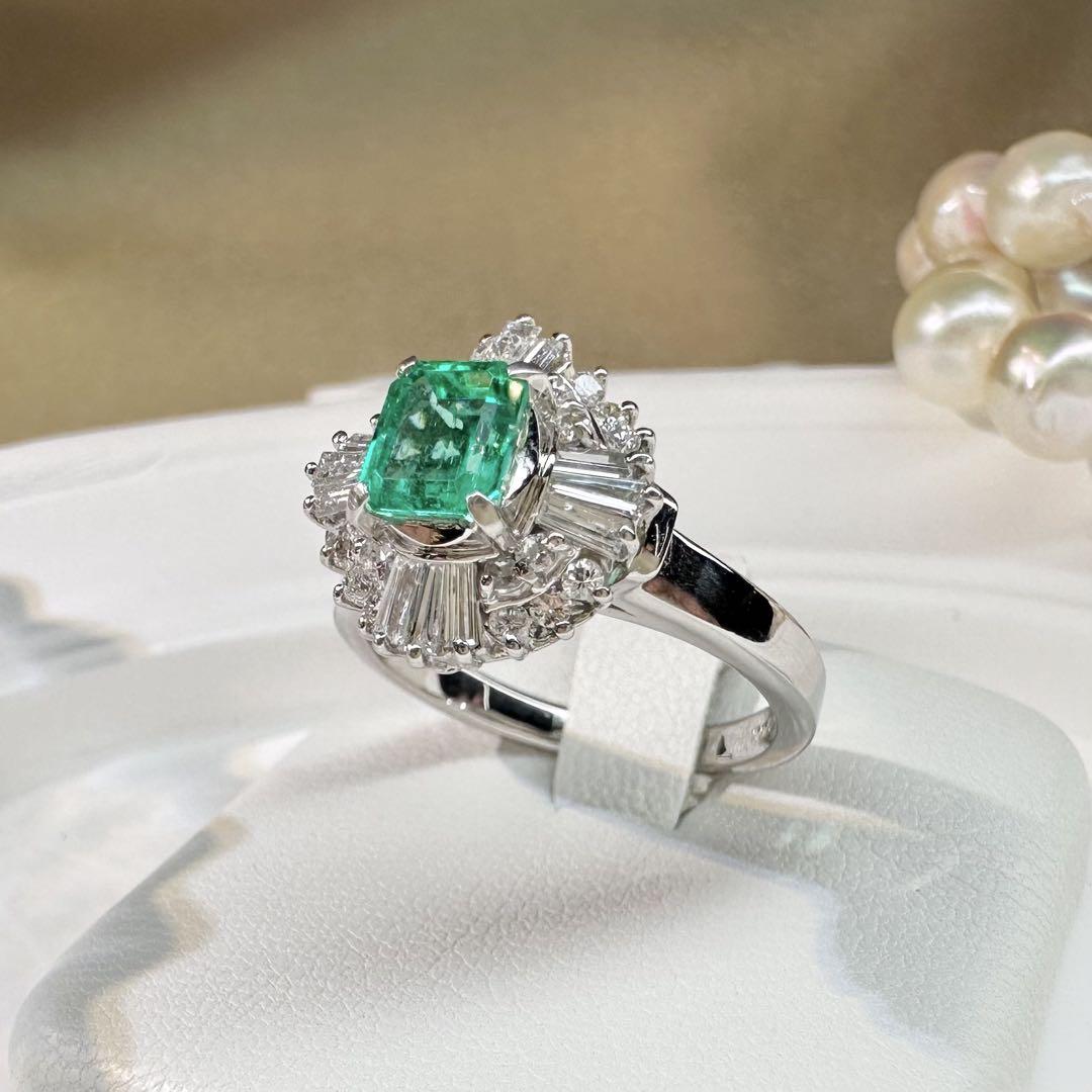 【美品】PT900 エメラルド0.61ct リング ダイヤ巻き