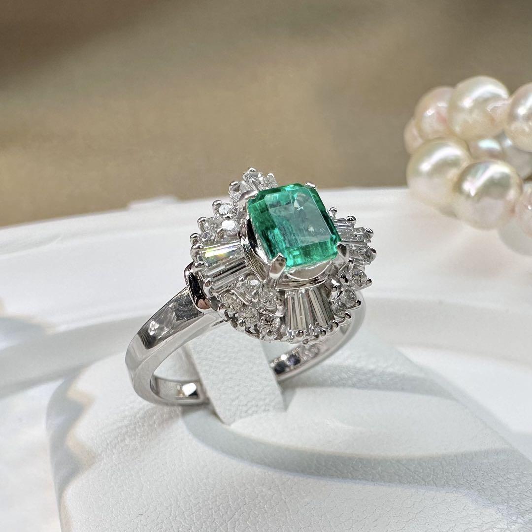 【美品】PT900 エメラルド0.61ct リング ダイヤ巻き