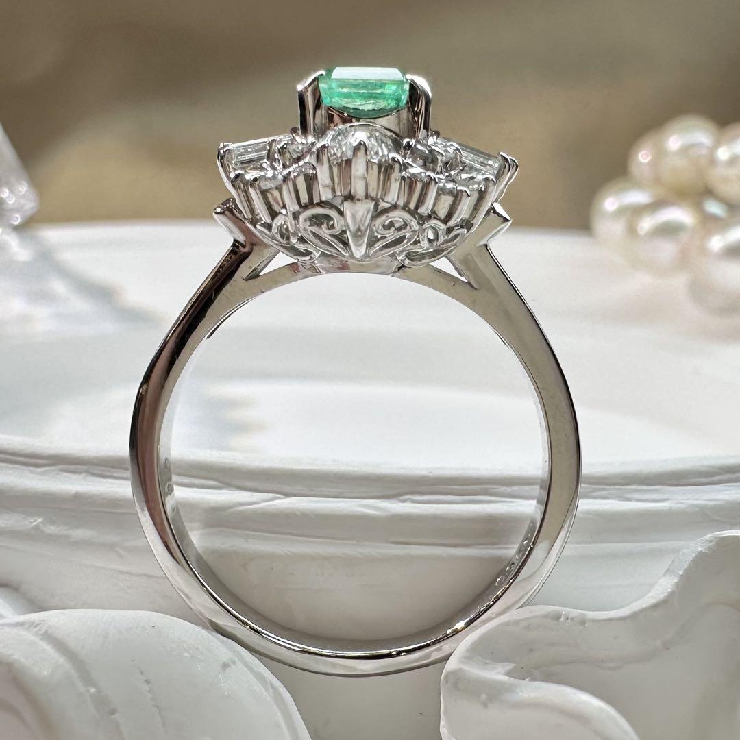【美品】PT900 エメラルド0.61ct リング ダイヤ巻き
