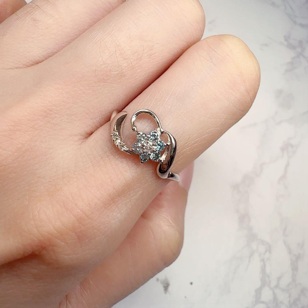 【新品】K18WG ブルーダイヤモンド0.20ct リング 花