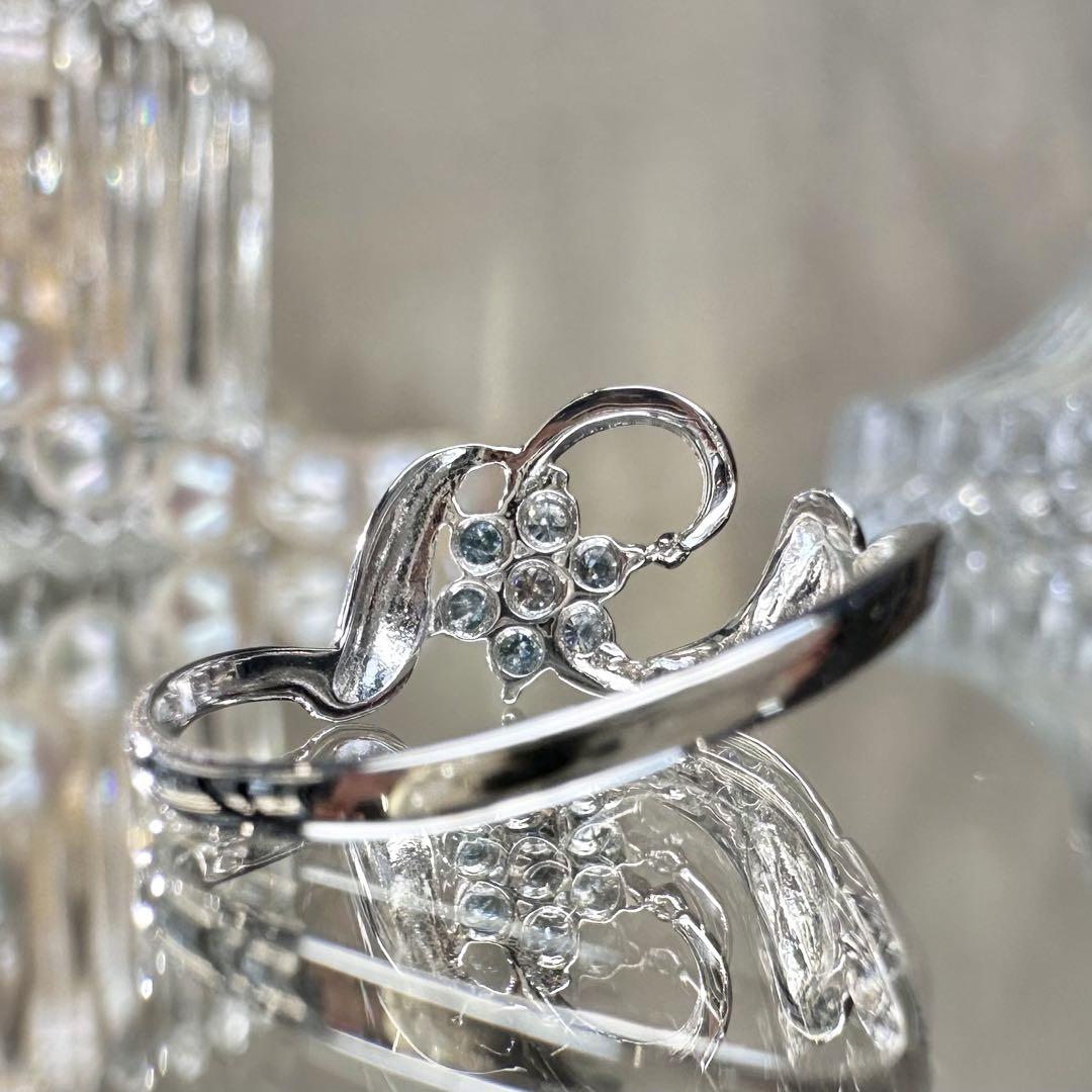 【新品】K18WG ブルーダイヤモンド0.20ct リング 花
