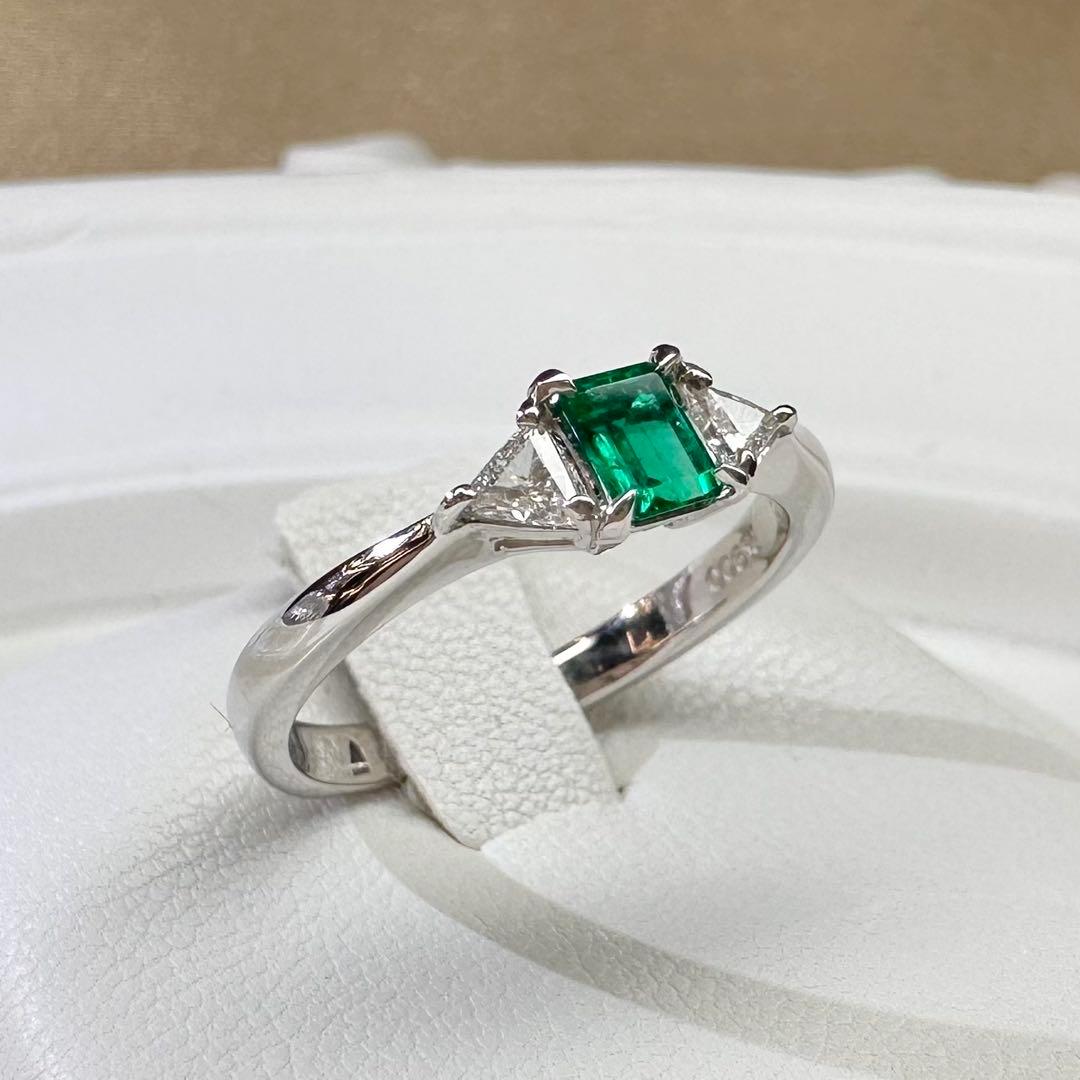 【美品】PT900 エメラルド 0.23ct ダイヤ リング