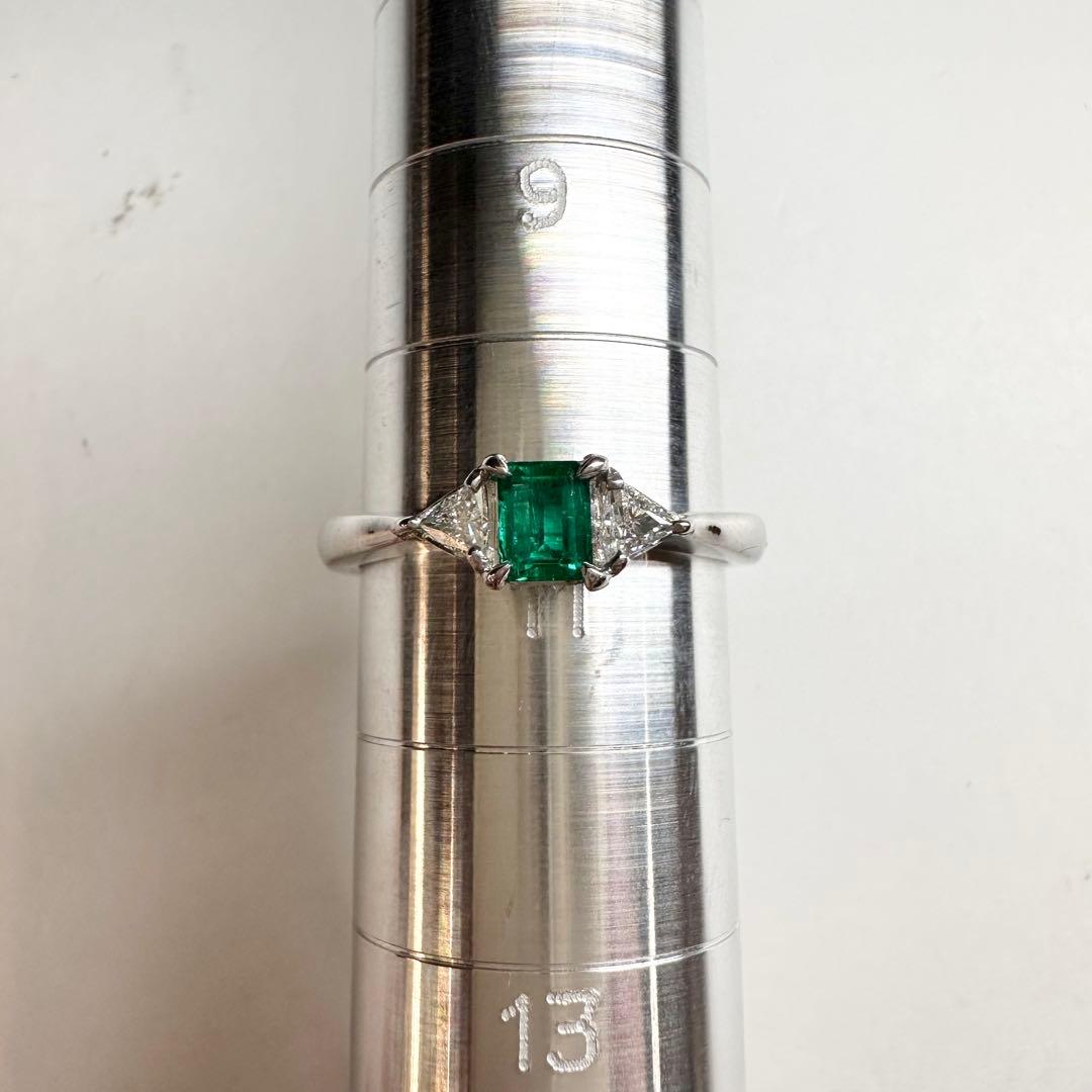 【美品】PT900 エメラルド 0.23ct ダイヤ リング