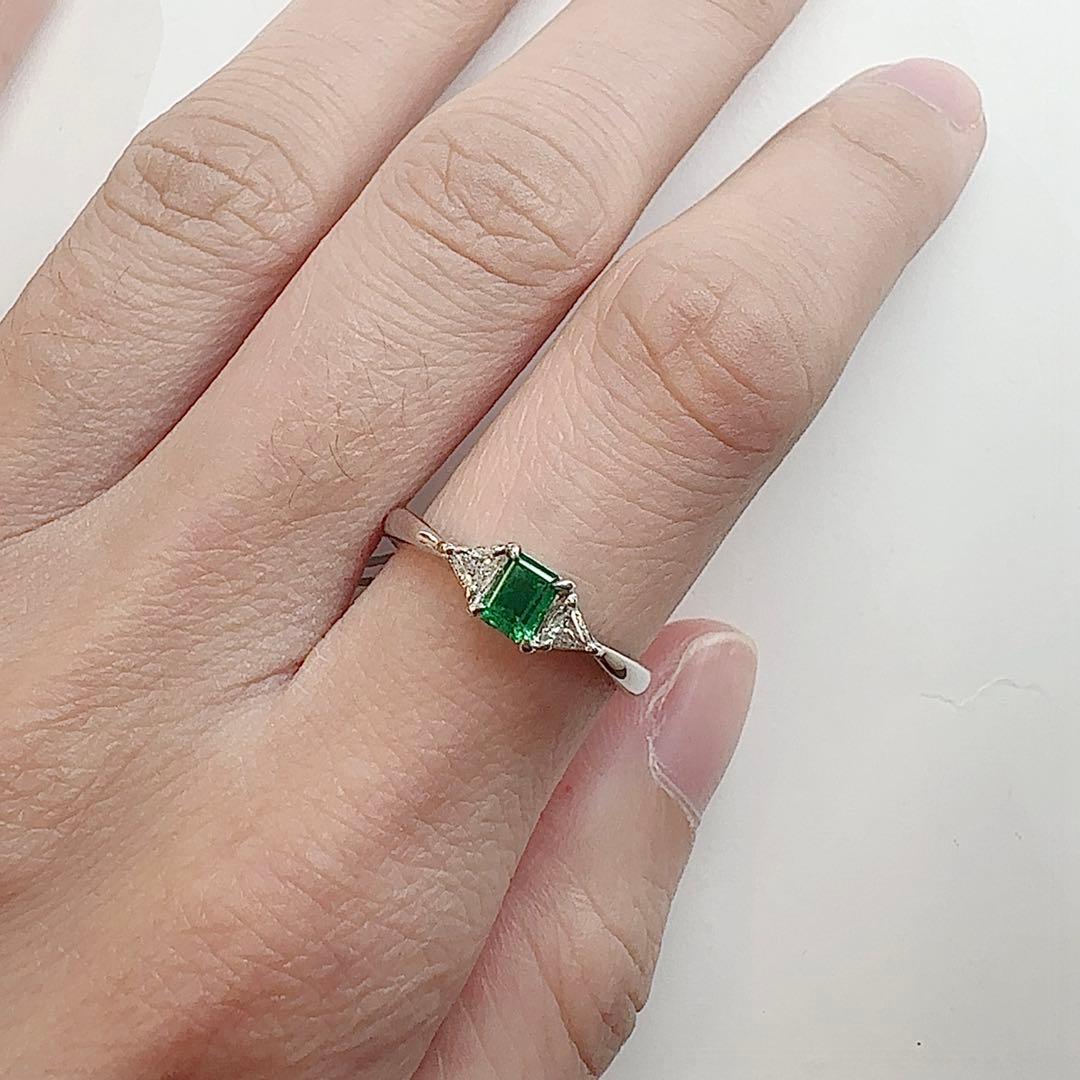 【美品】PT900 エメラルド 0.23ct ダイヤ リング