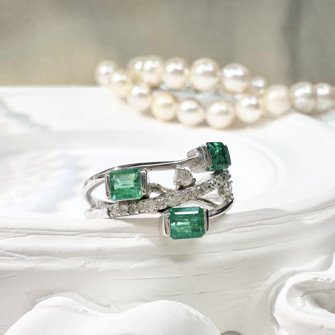 【K18WG】エメラルド 0.7ct リング