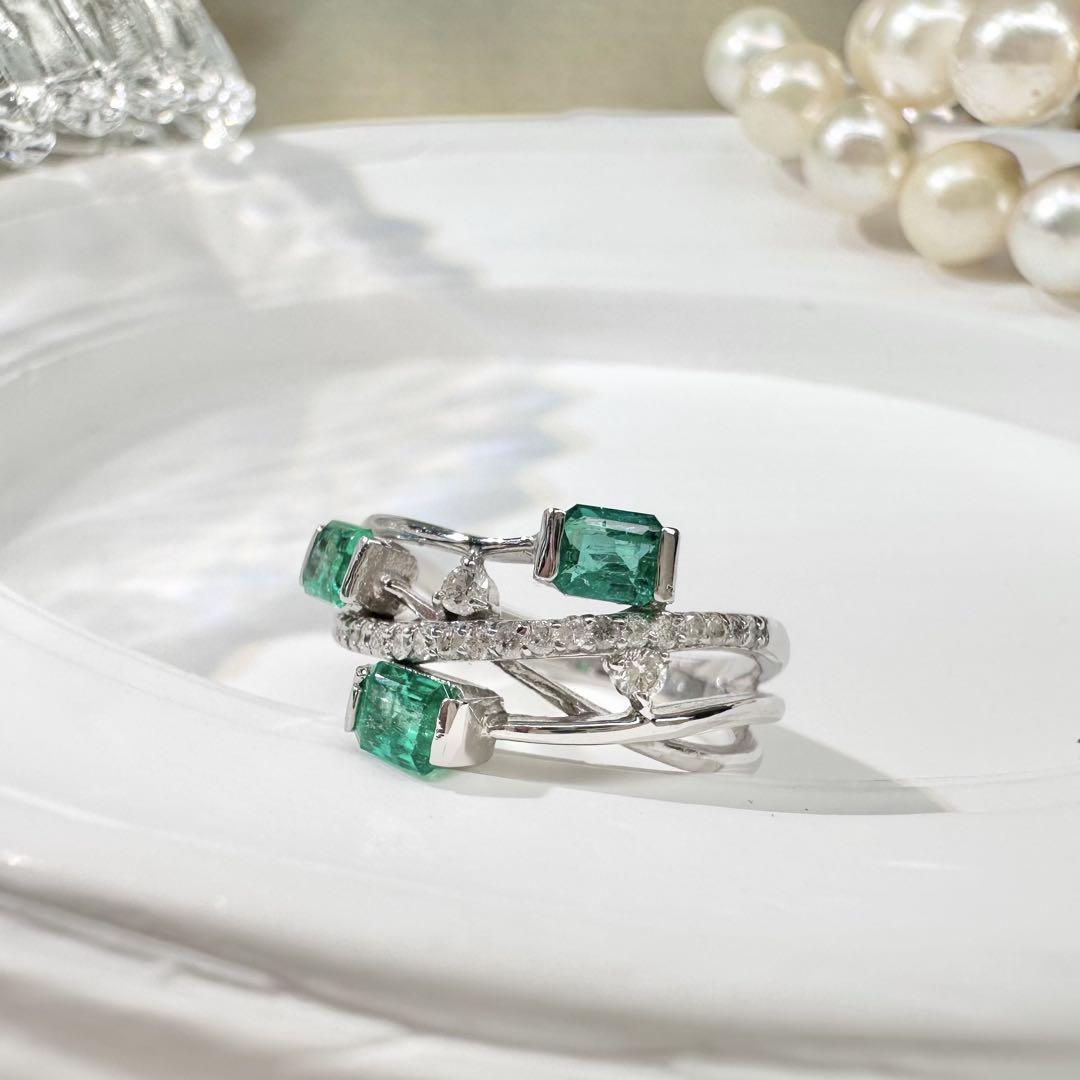 【K18WG】エメラルド 0.7ct リング