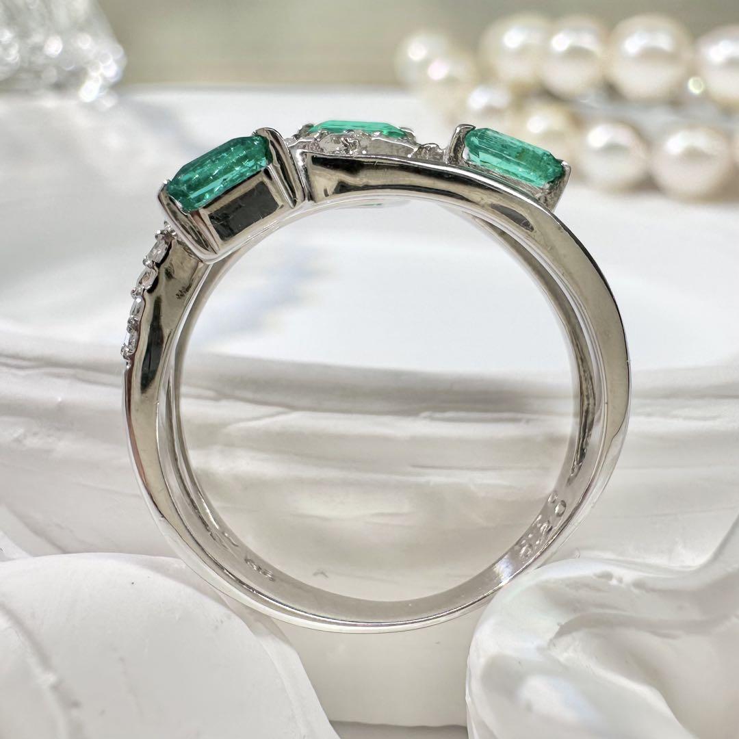 【K18WG】エメラルド 0.7ct リング