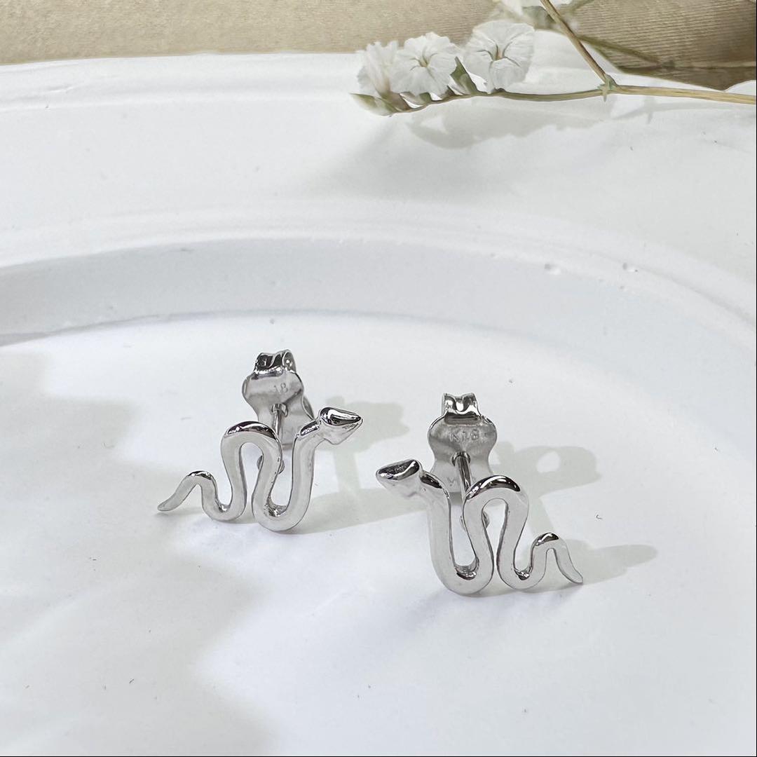 【K18WG】蛇スネークモチーフ ホワイトゴールド ピアス