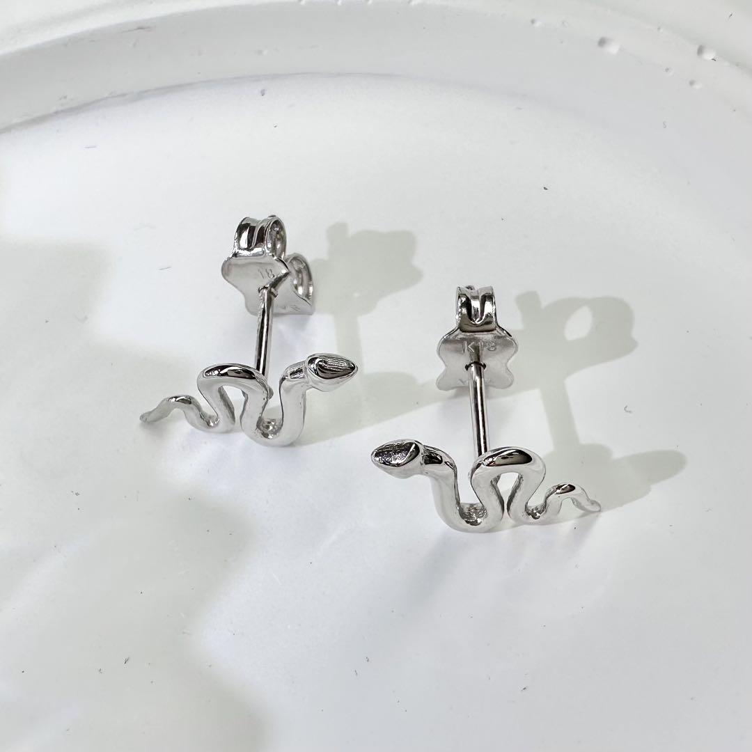 【K18WG】蛇スネークモチーフ ホワイトゴールド ピアス