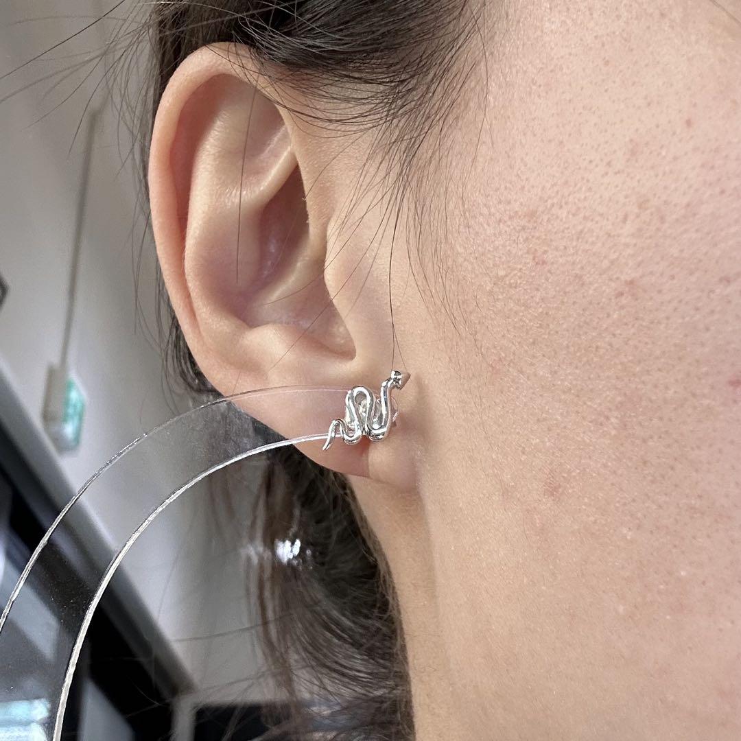 【K18WG】蛇スネークモチーフ ホワイトゴールド ピアス
