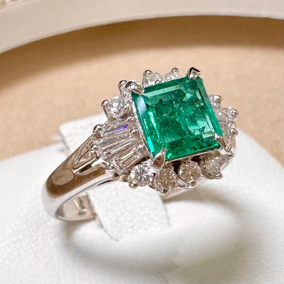 PT900 エメラルド 0.62ct ダイヤモンドリング