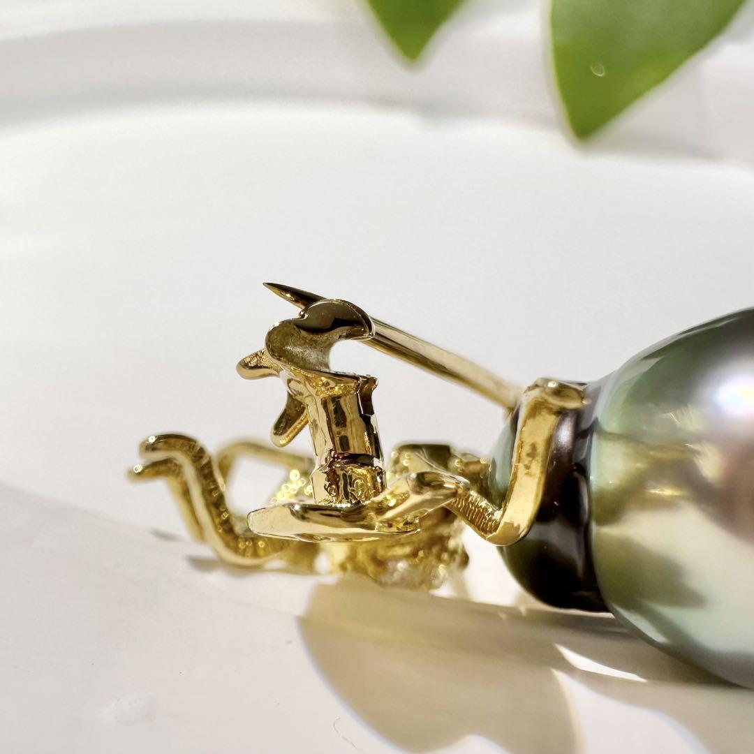 【K18】蜂モチーフ 南洋黒蝶真珠 ダイヤ ブローチ