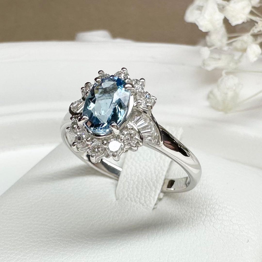 【美品】Pt900 アクアマリンリング 0.70ct ダイヤモンド取巻き