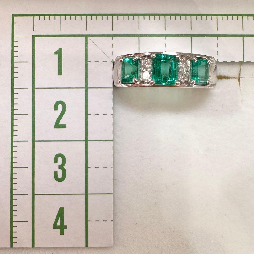 PT900 エメラルド 1.02ct ダイヤモンド リング スリーストーン