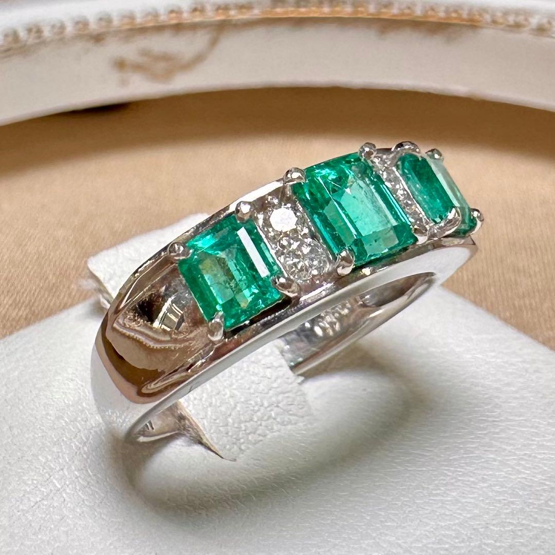 PT900 エメラルド 1.02ct ダイヤモンド リング スリーストーン