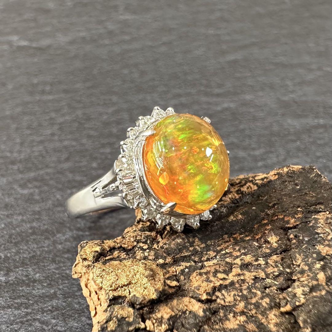 【美品】メキシコオパール リング ダイヤ取り巻き デザイン
