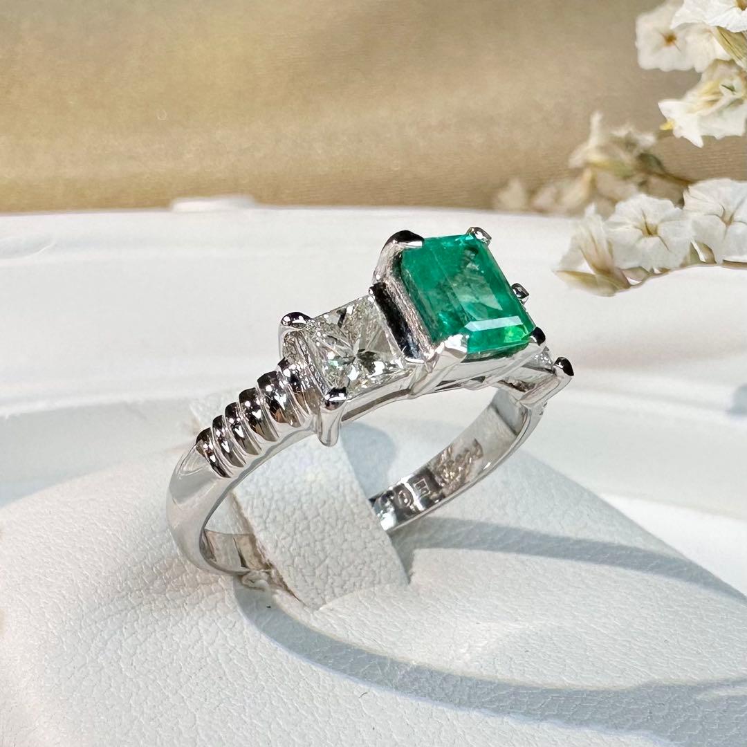 【美品】PT900 エメラルド 0.65ct リング ダイヤ