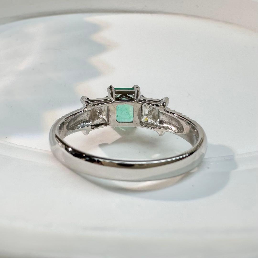 【美品】PT900 エメラルド 0.65ct リング ダイヤ