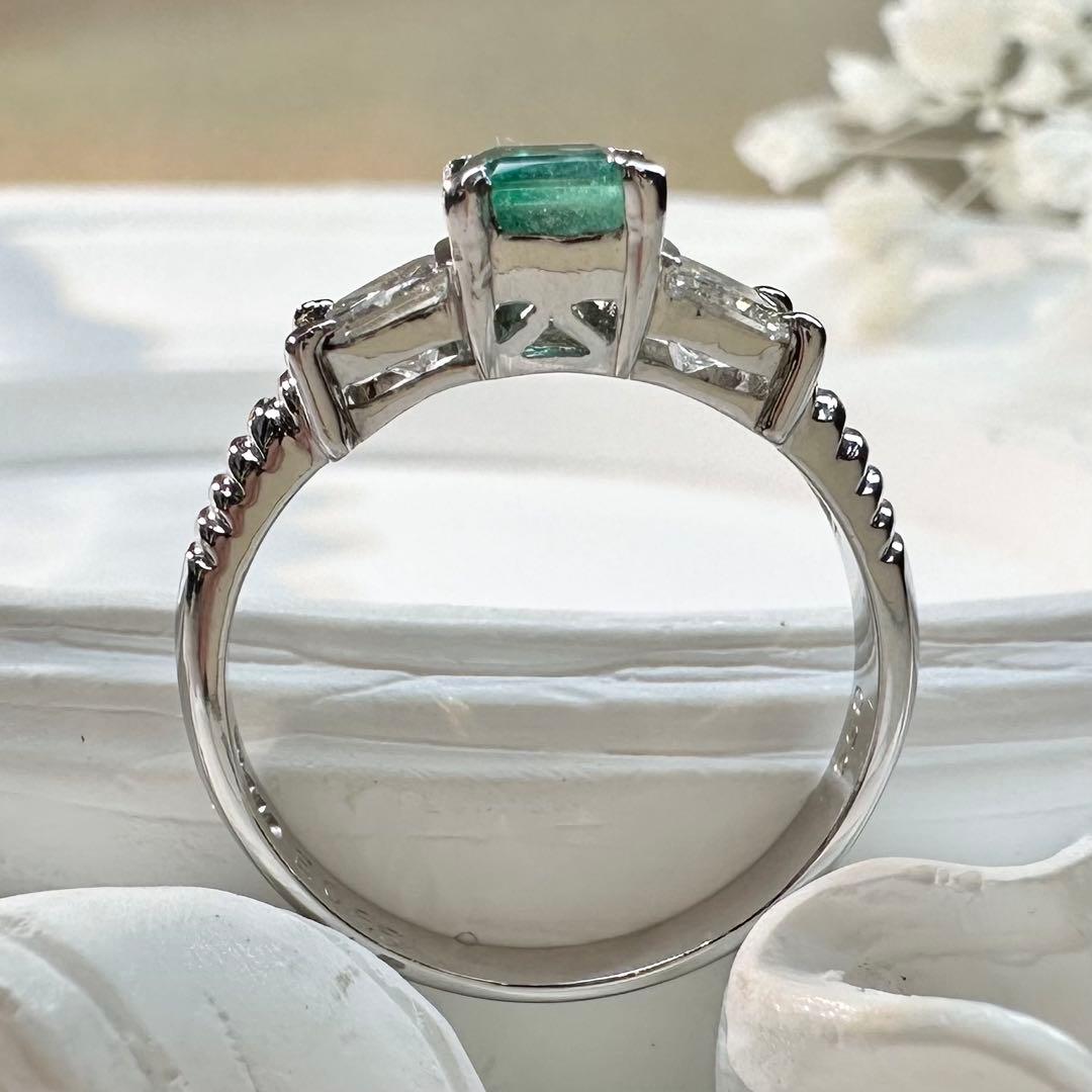 【美品】PT900 エメラルド 0.65ct リング ダイヤ