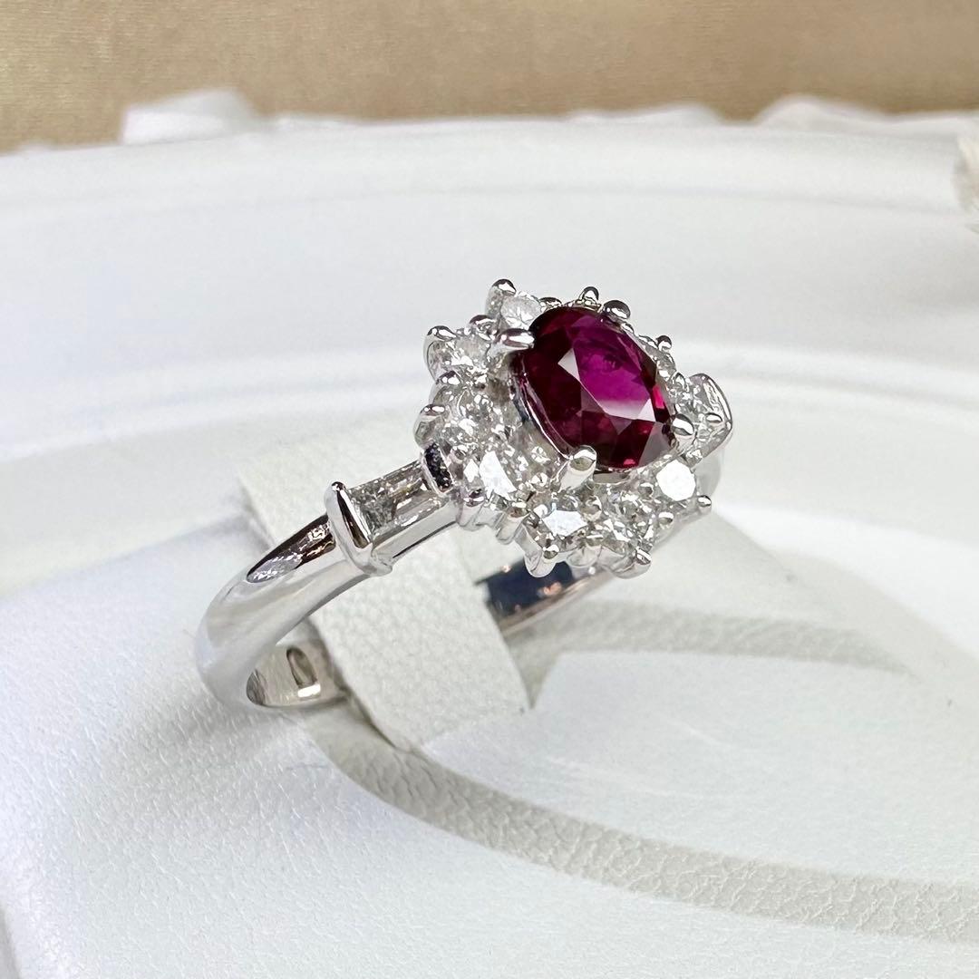 【美品】PT900 ルビー 0.71ct ダイヤ取り巻き デザインリング