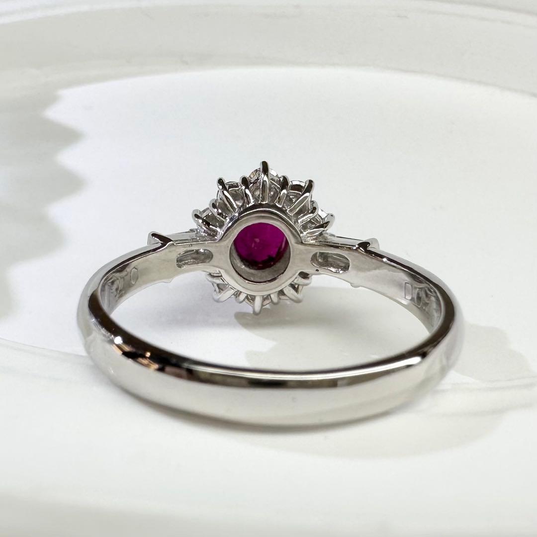 【美品】PT900 ルビー 0.71ct ダイヤ取り巻き デザインリング
