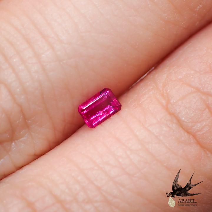 Natural red beryl 0.142ct [USA] Vivid red High-quality rare stone 