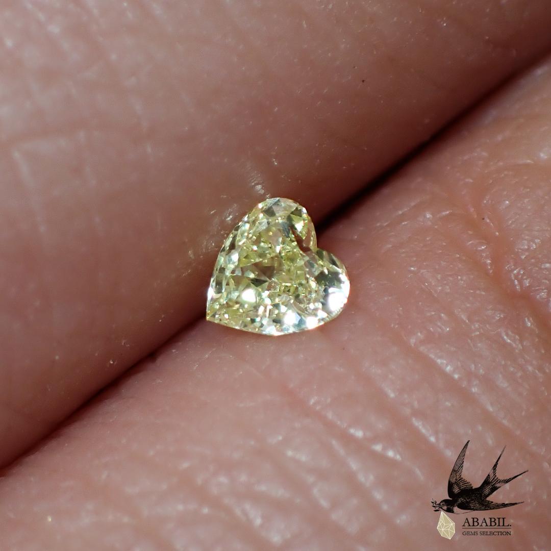 天然ライトイエローダイヤモンド0.147ct 【ハートカット】☆蛍光強☆ソ